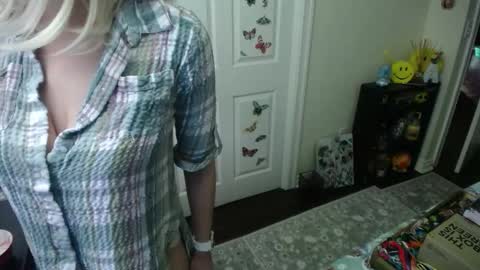 Snapshot of alice_asks chatting on 12/16/25, 11:32 Alice Asks online show from 12/16/25, 11:32