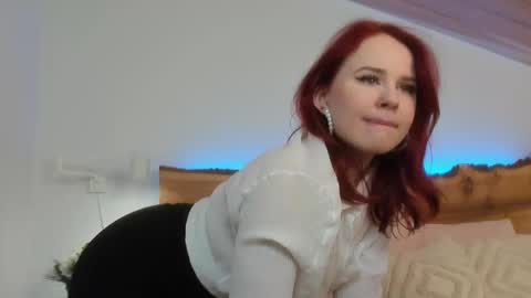 Snapshot of alice_bess chatting on 02/27/25, 06:31 Alice.....Welcome to my room Lets get to know each other better and have an unforgettable time online show from 02/27/25, 06:31