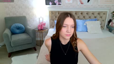 Snapshot of alice_charmy chatting on 02/01/25, 05:07 Alice in Wonderland online show from 02/01/25, 05:07