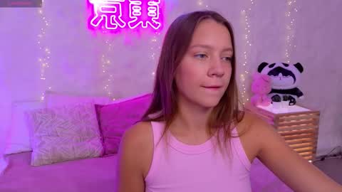 Snapshot of alice_charmy chatting on 09/17/25, 05:31 Alice in Wonderland online show from 09/17/25, 05:31