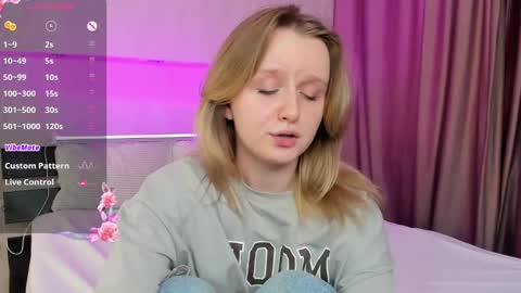 Snapshot of alice_diva chatting on 12/07/24, 07:27 Alice GMT2 Mon 3-9 AM Tue 3-9 AM Fri 3-9 AM Sat 3-9 AM Sun 3-9 AM online show from 12/07/24, 07:27