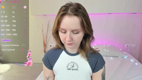 Snapshot of alice_diva chatting on 12/22/24, 07:22 Alice GMT2 Mon 3-9 AM Tue 3-9 AM Fri 3-9 AM Sat 3-9 AM Sun 3-9 AM online show from 12/22/24, 07:22