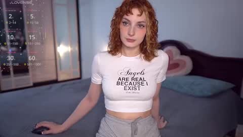 Snapshot of alice_edward chatting on 11/30/25, 08:02 DONT YOU DARE NOT SEEING MY BIRTHDAY STREAM NOVEMBER 12 ILL BE 21 1400 GMT-5 CHECK MY LOVENSE WISHLIST online show from 11/30/25, 08:02