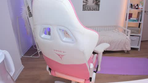 Snapshot of alice_forfun chatting on 01/22/25, 06:42 Alichery online show from 01/22/25, 06:42