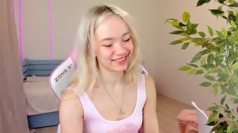 Snapshot of alice_forfun chatting on 12/05/25, 03:37 Alichery online show from 12/05/25, 03:37