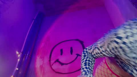 Snapshot of alice_glo chatting on 02/13/25, 04:43 Alice online show from 02/13/25, 04:43