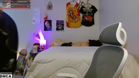 Alice Hatchette online show from 11/19/25, 07:03