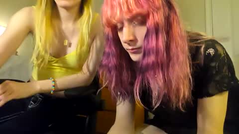 Snapshot of alice_hatchette chatting on 05/13/26, 02:42 Alice Hatchette online show from 05/13/26, 02:42