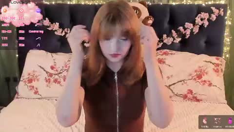 Snapshot of alice_langley chatting on 07/17/26, 11:28 Alice 3 online show from 07/17/26, 11:28