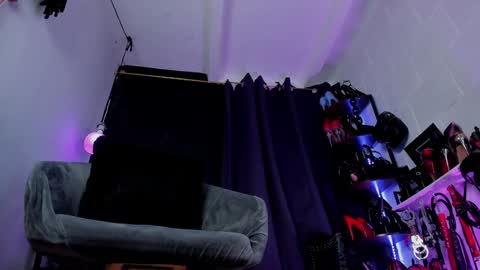 Snapshot of alice_leroy chatting on 01/03/25, 10:29 Mistress Alice. online show from 01/03/25, 10:29