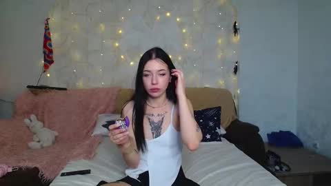 Snapshot of alice_love_fuck02 chatting on 10/11/25, 10:47 alice_love_fuck02 online show from 10/11/25, 10:47