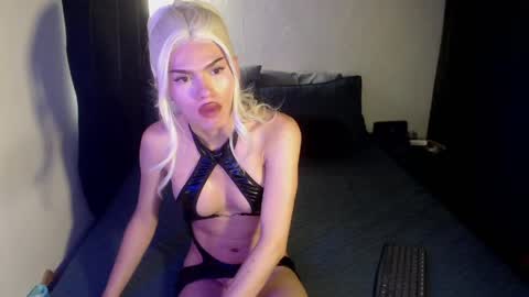 Snapshot of alice_m00nn chatting on 05/11/26, 04:04 alice_m00nn online show from 05/11/26, 04:04
