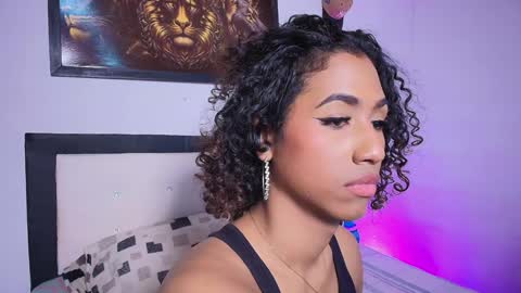 Snapshot of alice_massiel chatting on 12/19/24, 10:10 online show from 12/19/24, 10:10