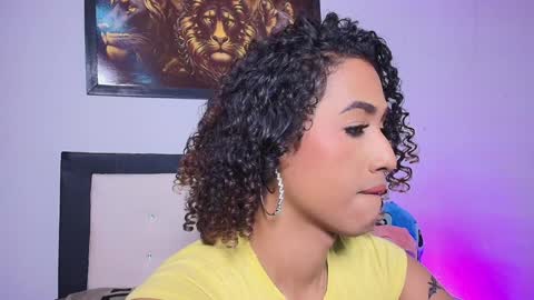 Snapshot of alice_massiel chatting on 12/21/24, 10:19 online show from 12/21/24, 10:19