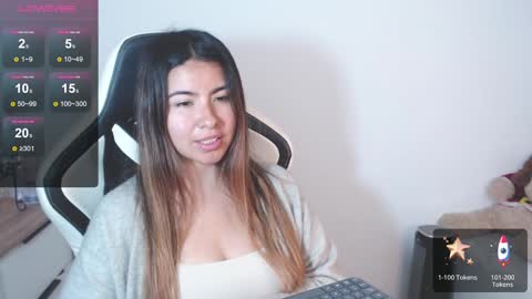 Snapshot of alice_middle01 chatting on 01/28/25, 10:45 Alice online show from 01/28/25, 10:45