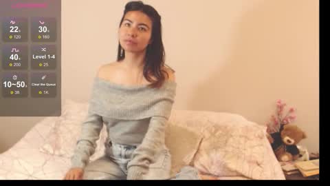 Snapshot of alice_middle01 chatting on 10/10/25, 04:39 Alice online show from 10/10/25, 04:39