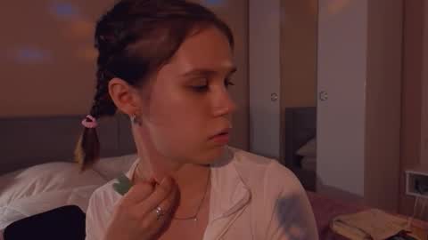 Snapshot of alice_miiiller chatting on 09/12/25, 05:24 Alice online show from 09/12/25, 05:24