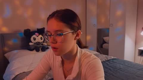 Snapshot of alice_miiiller chatting on 09/17/25, 12:12 Alice online show from 09/17/25, 12:12