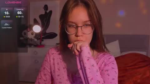 Snapshot of alice_miiiller chatting on 10/13/25, 04:45 Alice online show from 10/13/25, 04:45