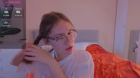 Snapshot of alice_miiiller chatting on 10/14/25, 02:56 Alice online show from 10/14/25, 02:56