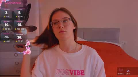 Snapshot of alice_miiiller chatting on 10/17/25, 04:31 Alice online show from 10/17/25, 04:31