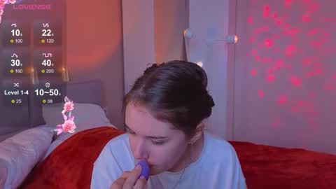 Snapshot of alice_miiiller chatting on 11/06/25, 04:13 Alice online show from 11/06/25, 04:13