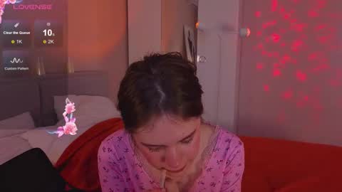 Snapshot of alice_miiiller chatting on 11/07/25, 04:01 Alice online show from 11/07/25, 04:01