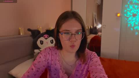 Snapshot of alice_miiiller chatting on 11/16/25, 03:06 Alice online show from 11/16/25, 03:06