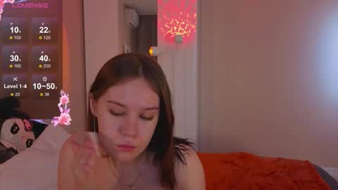 Snapshot of alice_miiiller chatting on 11/18/25, 05:45 Alice online show from 11/18/25, 05:45