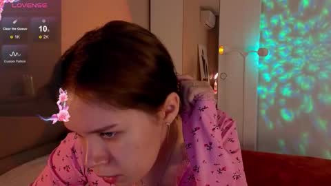 Snapshot of alice_miiiller chatting on 11/22/25, 03:49 Alice online show from 11/22/25, 03:49