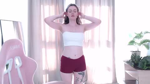 Snapshot of alice_novikova chatting on 06/20/26, 01:47 Alice online show from 06/20/26, 01:47