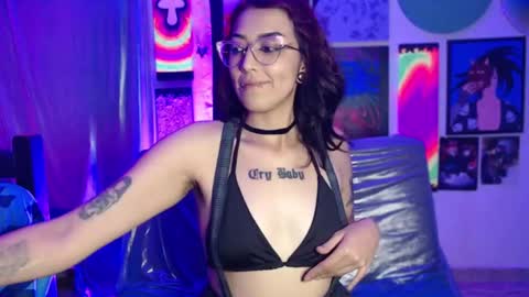 Snapshot of alice_phantom chatting on 01/21/25, 05:16      online show from 01/21/25, 05:16