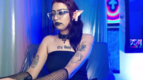 Snapshot of alice_phantom chatting on 03/05/25, 07:27      online show from 03/05/25, 07:27