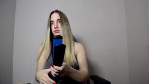 Snapshot of alice_rays_ chatting on 12/16/25, 06:51 Alice online show from 12/16/25, 06:51