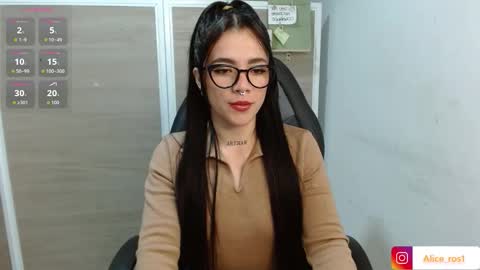 Snapshot of alice_rose5 chatting on 09/20/25, 03:40 Alice online show from 09/20/25, 03:40