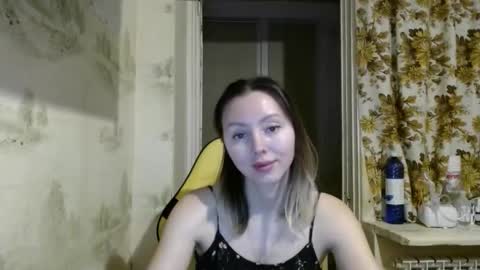 Snapshot of alice_smiles chatting on 02/14/26, 11:12 Alice smiles online show from 02/14/26, 11:12