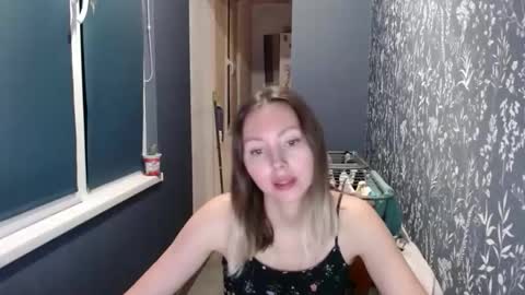 Snapshot of alice_smiles chatting on 02/18/26, 11:01 Alice smiles online show from 02/18/26, 11:01