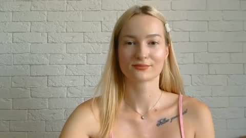 Snapshot of alice_sweet_01 chatting on 07/16/26, 11:16 Alice online show from 07/16/26, 11:16