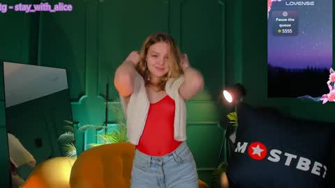 Snapshot of alice_tucci chatting on 12/04/24, 01:53 Alice online show from 12/04/24, 01:53