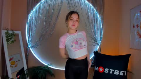 Snapshot of alice_tucci chatting on 12/09/24, 01:45 Alice online show from 12/09/24, 01:45