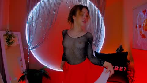 Snapshot of alice_tucci chatting on 12/20/24, 01:43 Alice online show from 12/20/24, 01:43