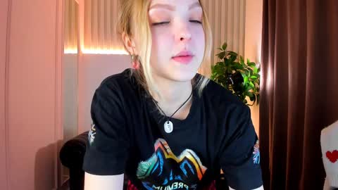 Snapshot of alice_tucci chatting on 01/14/25, 04:18 Alice online show from 01/14/25, 04:18