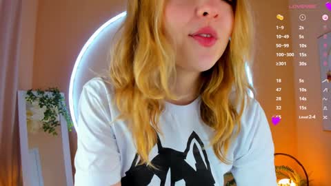 Snapshot of alice_tucci chatting on 02/05/25, 06:46 Alice online show from 02/05/25, 06:46