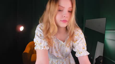 Snapshot of alice_tucci chatting on 02/15/25, 02:55 Alice online show from 02/15/25, 02:55