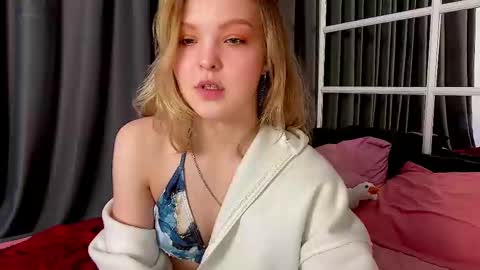 Snapshot of alice_tucci chatting on 03/06/25, 09:09 Alice online show from 03/06/25, 09:09