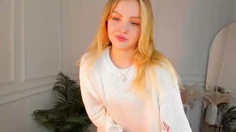 Snapshot of alice_tucci chatting on 11/24/25, 01:55 Alice online show from 11/24/25, 01:55