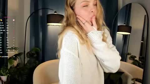 Snapshot of alice_tucci chatting on 11/27/25, 01:57 Alice online show from 11/27/25, 01:57