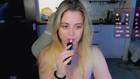 Snapshot of alice_wander chatting on 06/17/26, 02:14 Alice online show from 06/17/26, 02:14