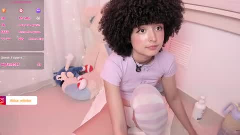 Snapshot of alice_wiinter chatting on 06/25/26, 05:12 Alice online show from 06/25/26, 05:12