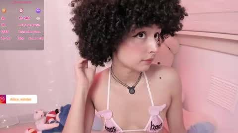 Snapshot of alice_wiinter chatting on 07/08/26, 12:15 Alice online show from 07/08/26, 12:15